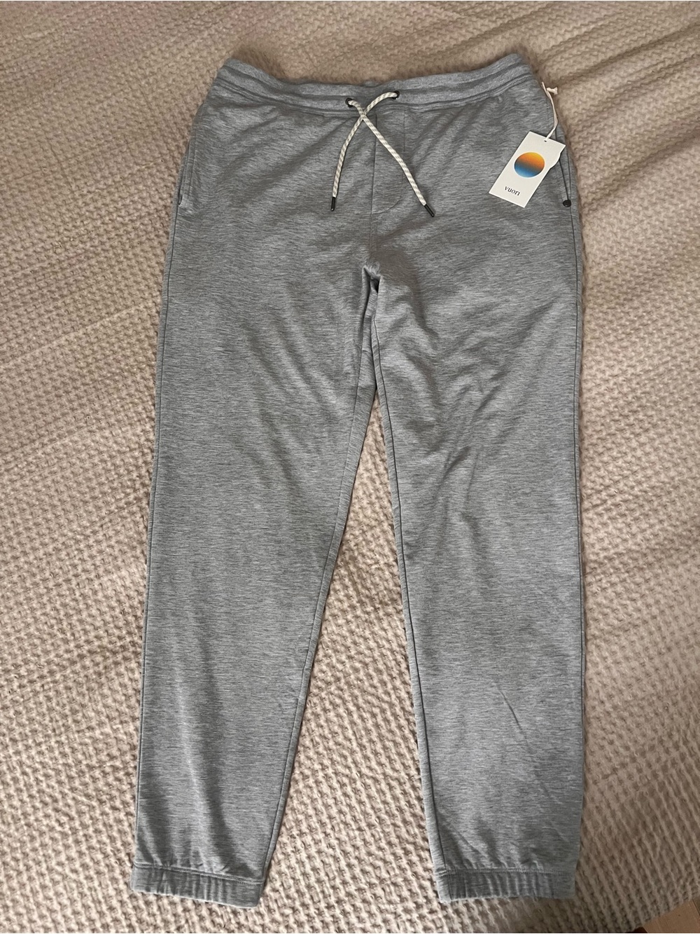 Vuori Men's Austin Performance Joggers Men Size Medium DreamKnit fabric Gray